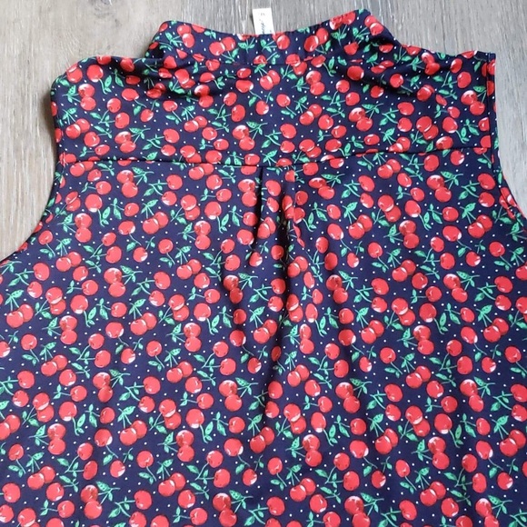 Beautiful top - Picture 4 of 8